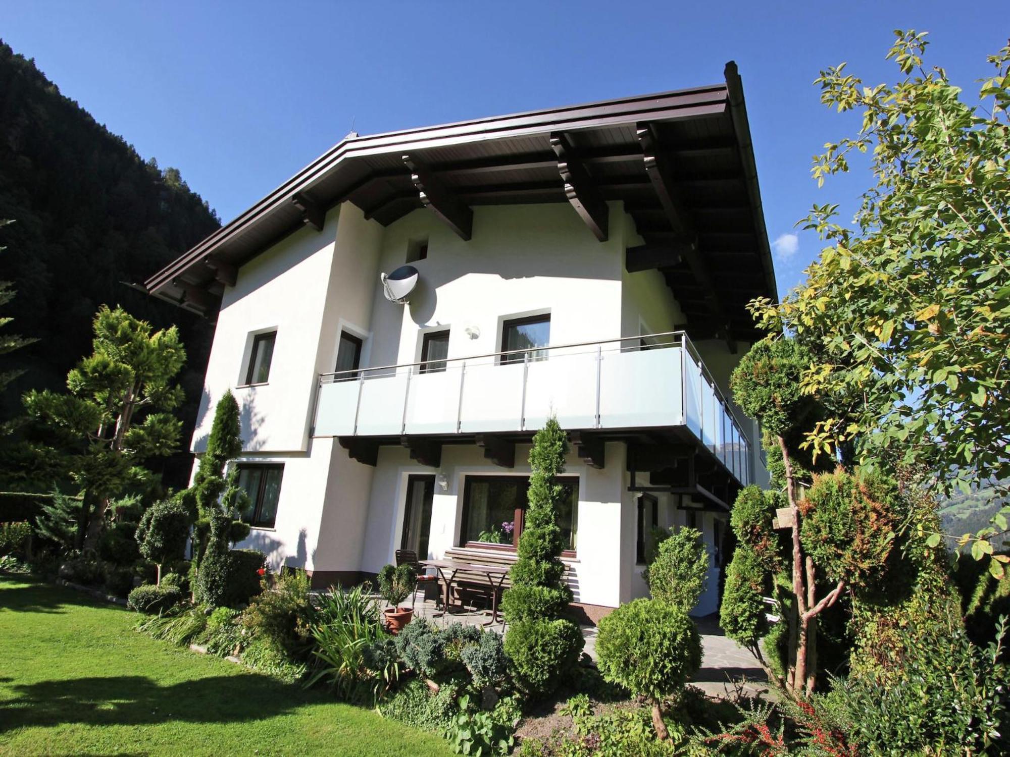 Cozy Apartment In Aschau Im Zillertal Near Ski Lift Экстерьер фото